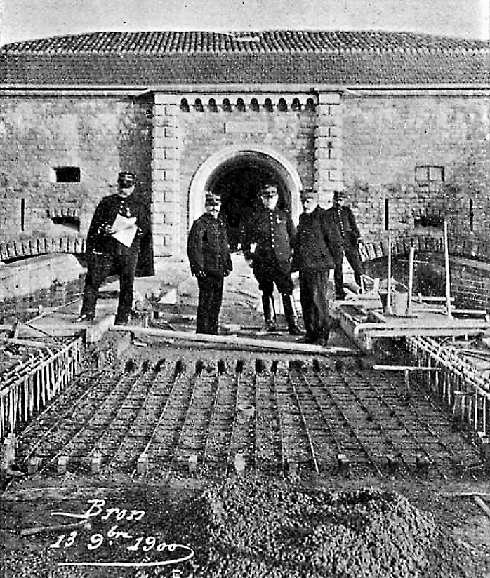 Travaux en 1900 - le pont en béton armé (Source : bulletin "Le béton armé" numéro 35 avril 1901)