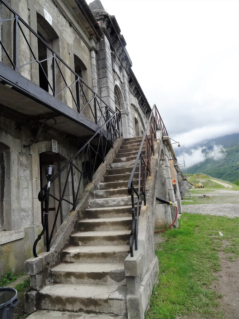 Casernement du Fort de Comboire - Accès à la terrasse et aux chambrées