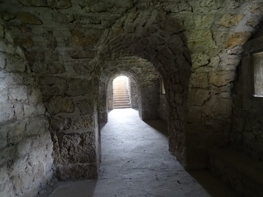 L’accès au chemin de ronde depuis la caponnière