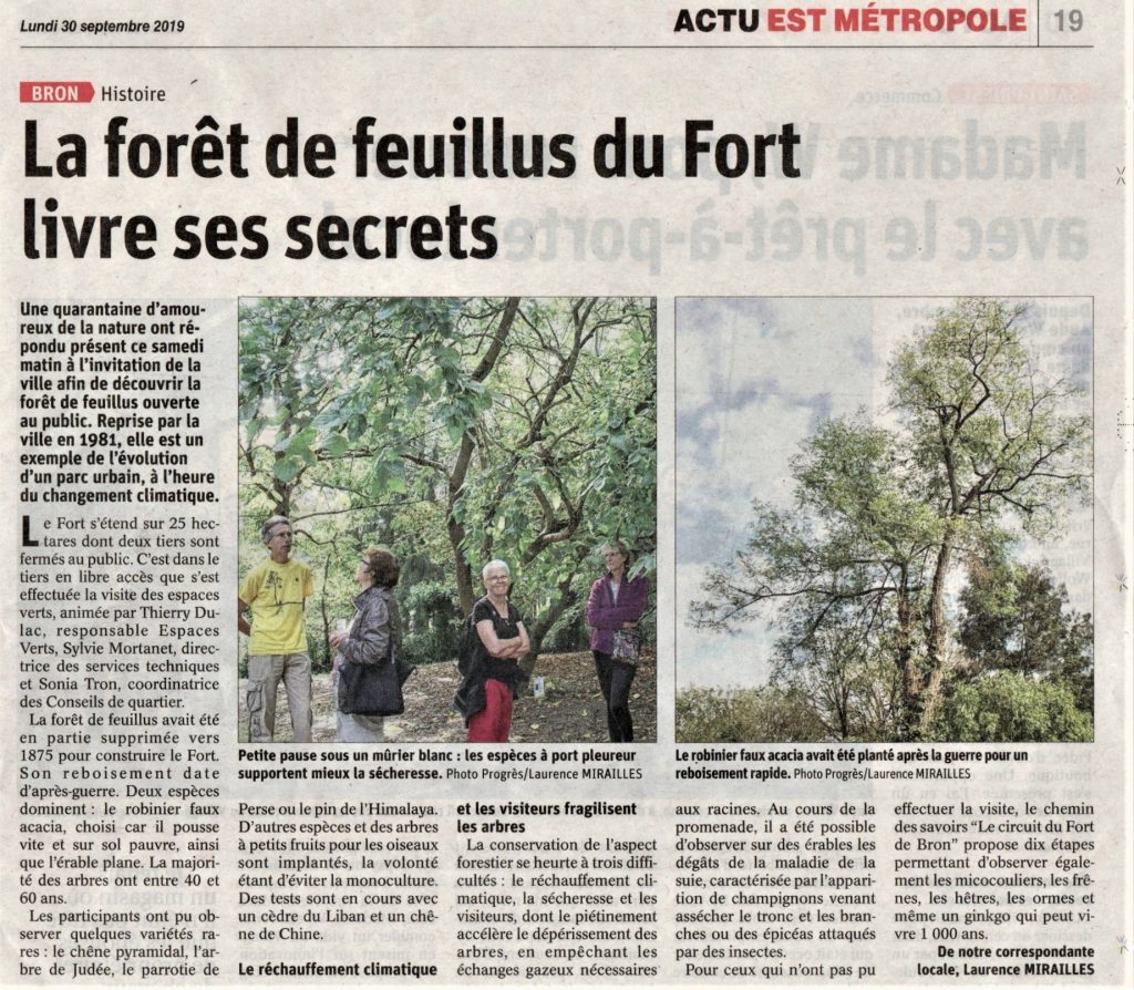 Visite du Parc autour du Fort durant la "quinzaine de l'écocitoyenneté et du cadre de Vie". Le boisement du parc et la végétalisation du parcours de santé dans le parc du Fort de Bron.