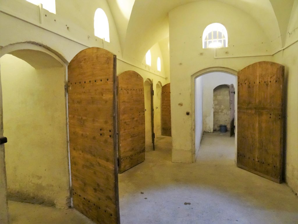 Vestibule des locaux disciplinaires du Fort de Bron