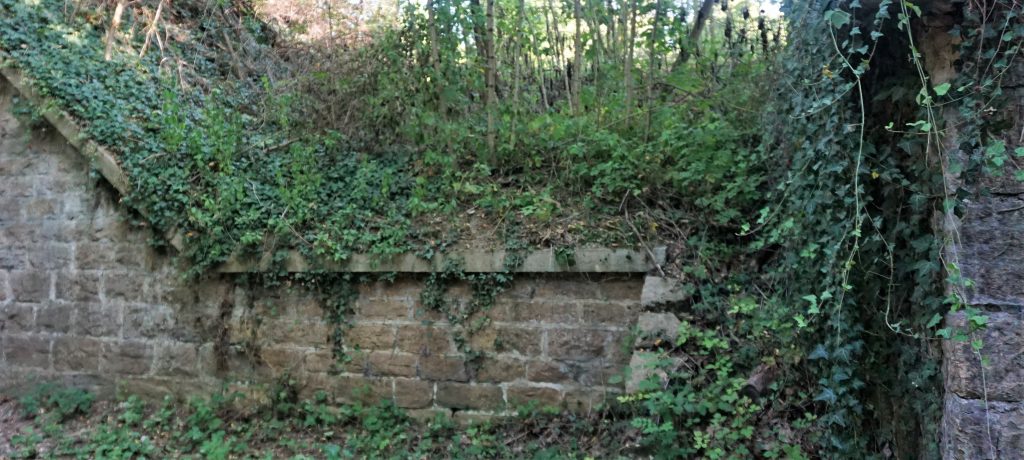 Mur de soutènement d'une plateforme de tir