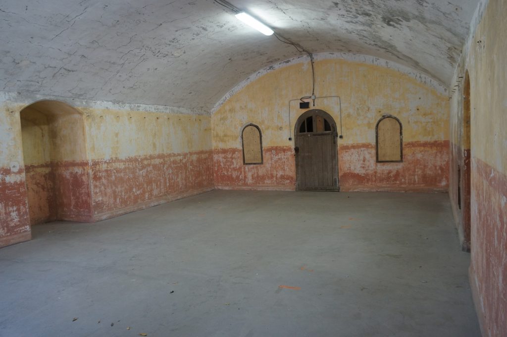 Casemate-logement du Fort de Bron de la cour du Parados