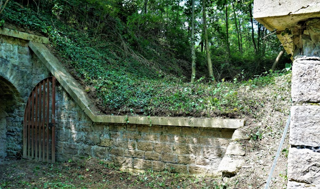 Mur de soutènement d'une plateforme de tir 