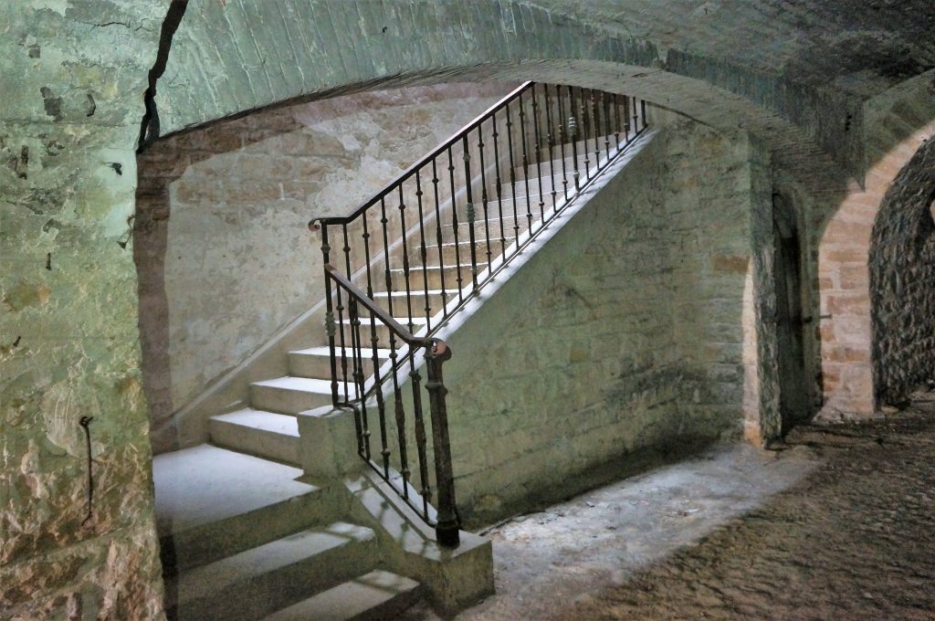 escalier permettant l’accès aux chambrées 