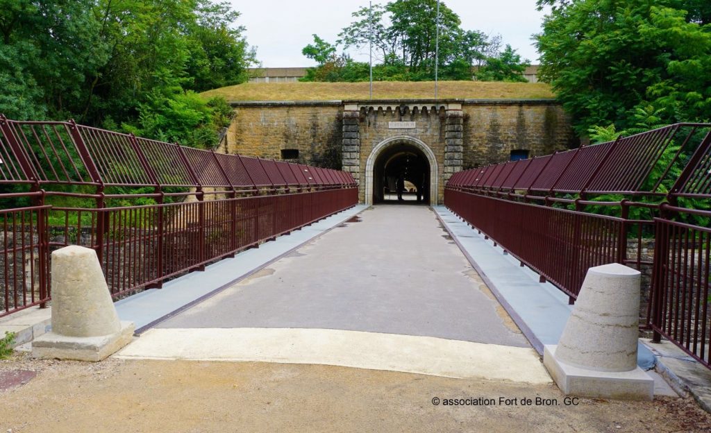 The dormant bridge of the Fort de Bron